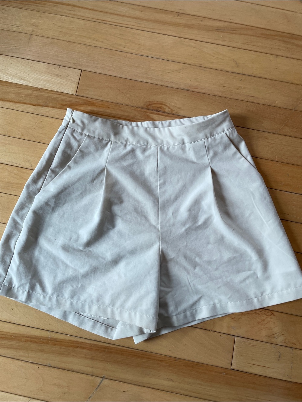 Cider Pleated High-Waist Shorts - White